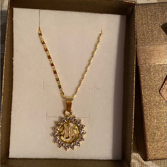 18k gold plated Allah Pendant with chain - Picture 4 of 4